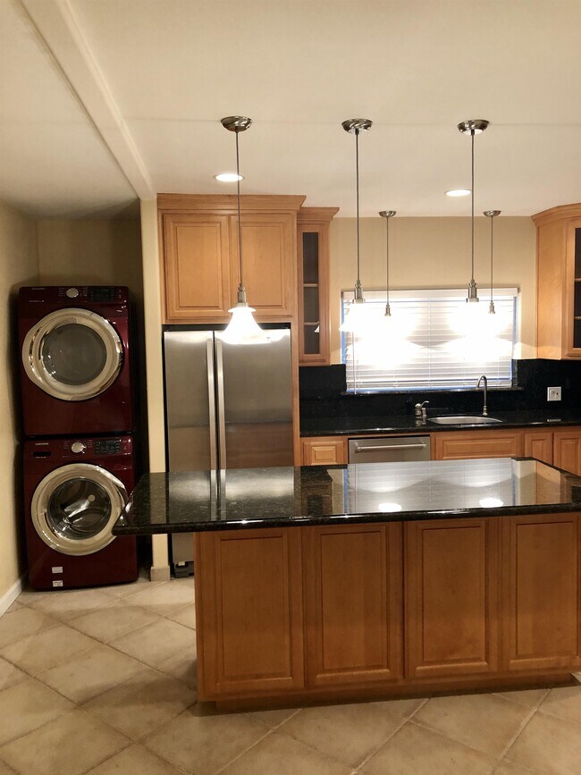 Building Photo - 452 E Santa Clara St