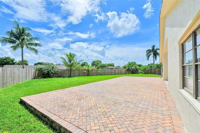 Building Photo - 3104 NW 109th Ave