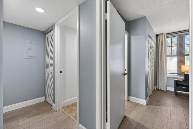 Building Photo - 805 Mainsail Cir