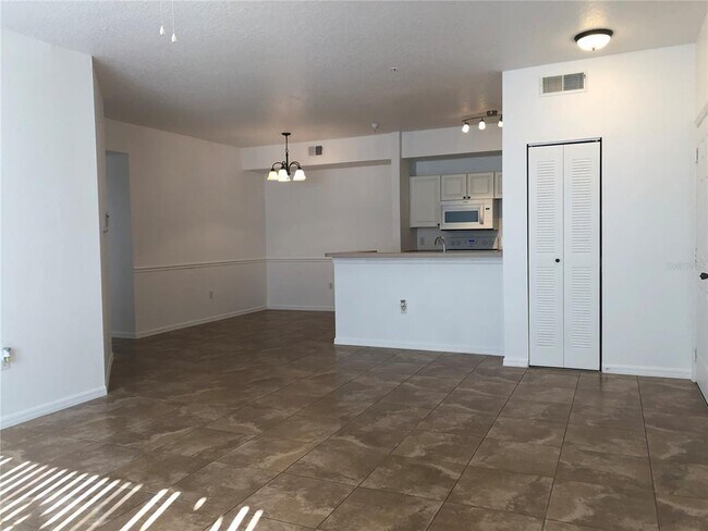 Building Photo - 5572 Metrowest Blvd