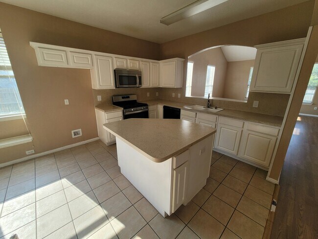 Building Photo - 1229 Tralee Ln