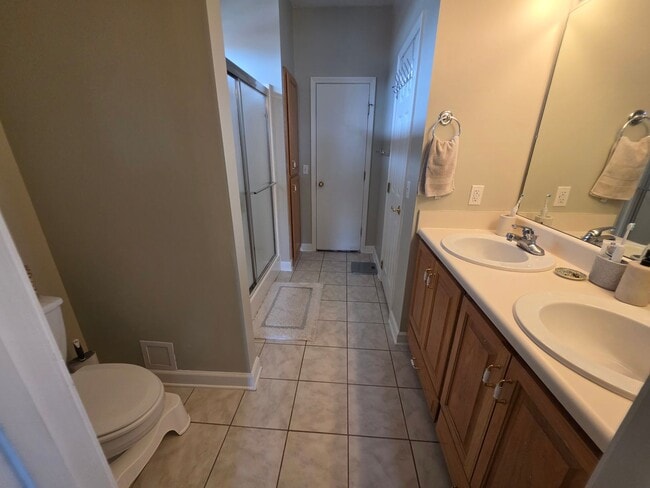 Building Photo - Available March! Non-Furnished Unit!