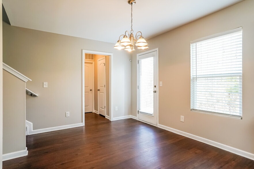 Building Photo - 1433 Tamarino Dr