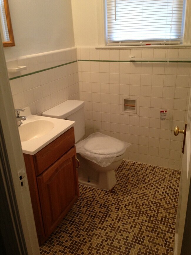 Building Photo - 4023 9th St NE