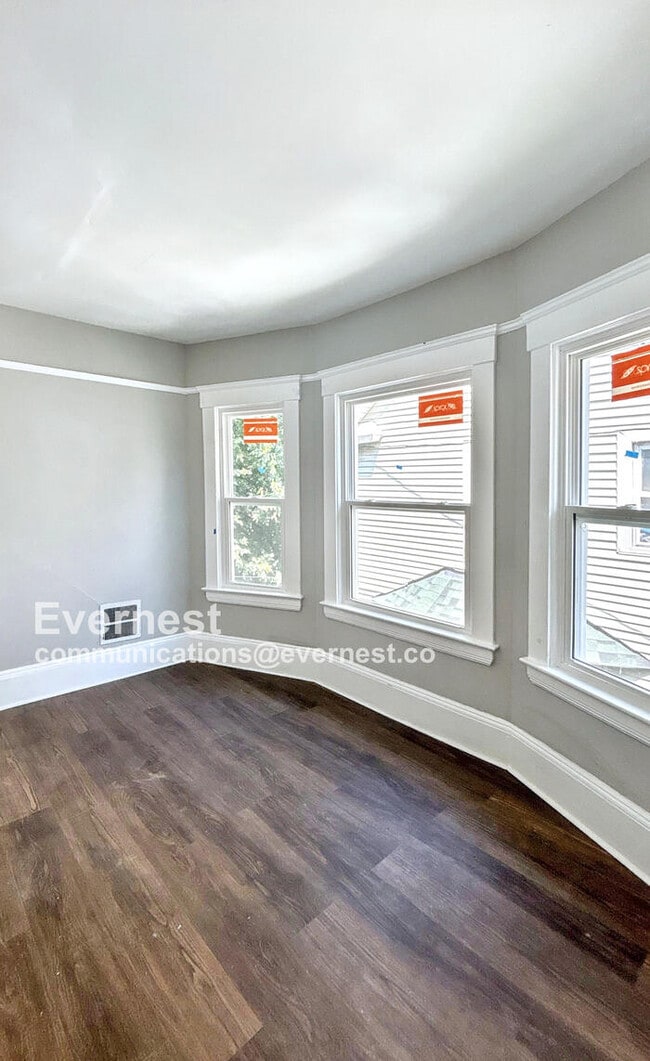 Building Photo - 2216 E 82nd St