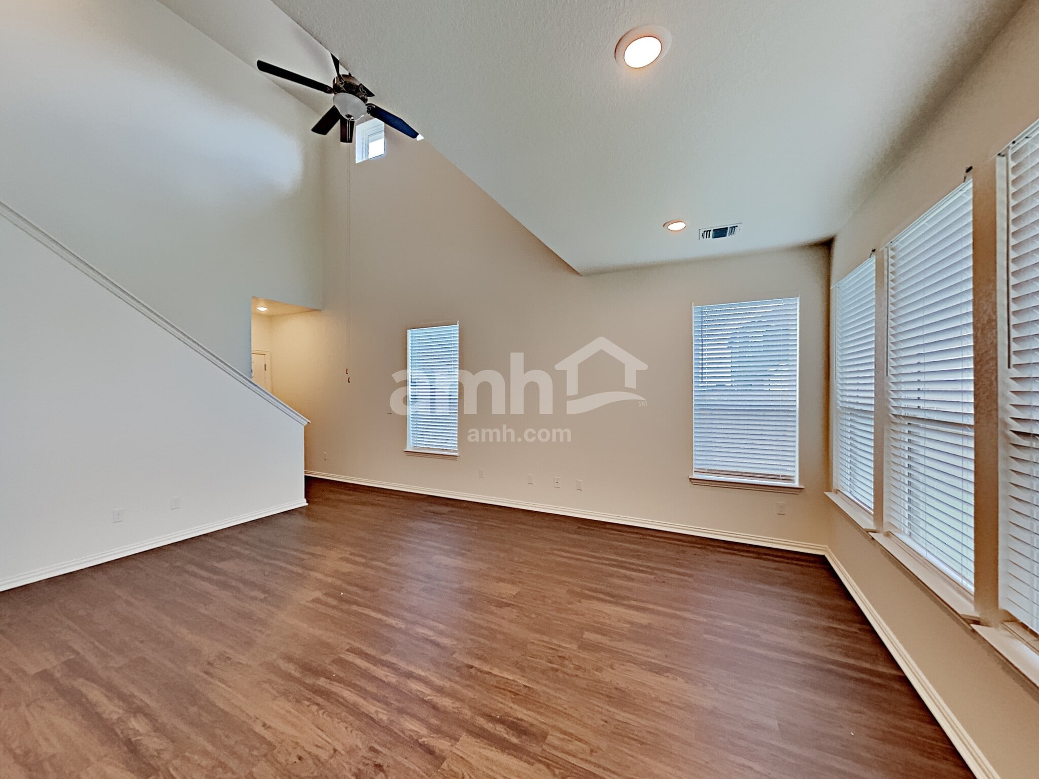 Building Photo - 2705 Lillybrook Ln