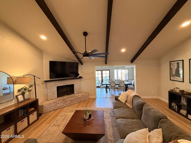 Building Photo - 1744 N Ridge Cir