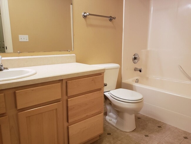 Building Photo - West-end 3 Bedroom Condo w/ Garage - End U...