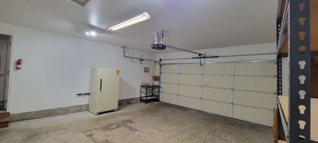 Building Photo - 3581 NE Hembree St