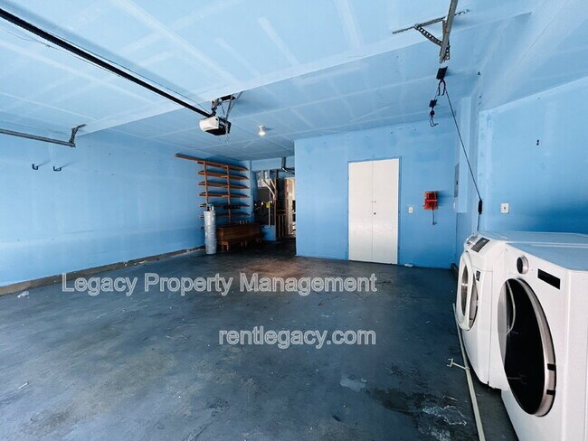 Building Photo - 232 Redstone Cir