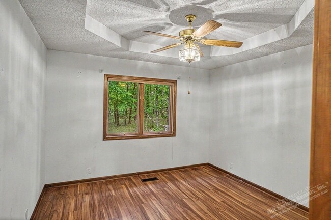 Building Photo - East Gate Area | Home | Unfurnished