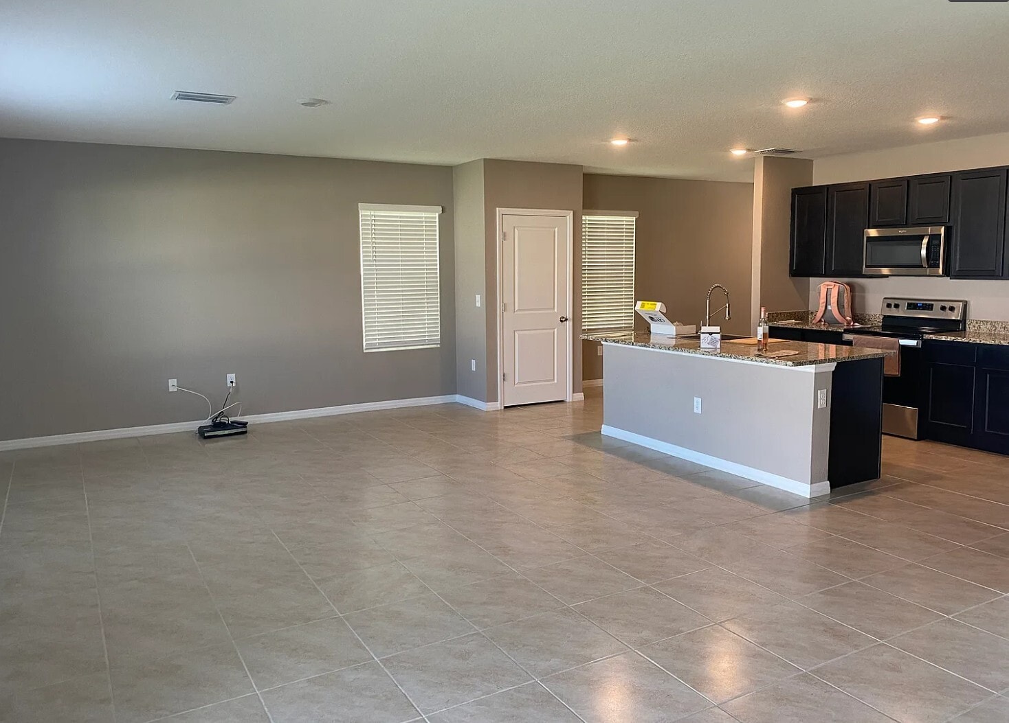 Building Photo - 17055 Oval Rum Dr