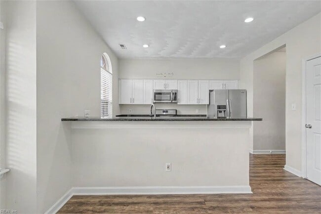 Building Photo - 601 Huntly Dr