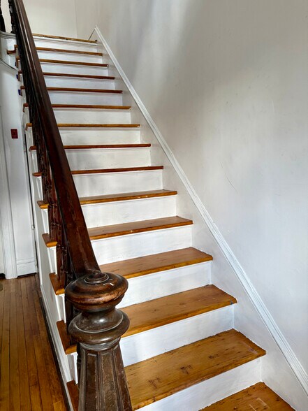 Building Photo - 1045 Pine St