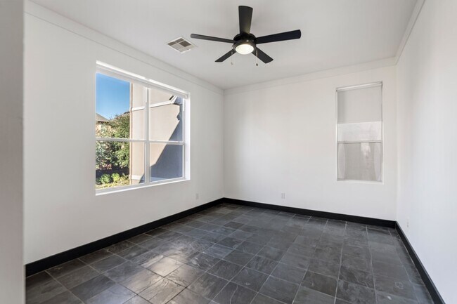 Building Photo - 162 Vieux Carre Dr