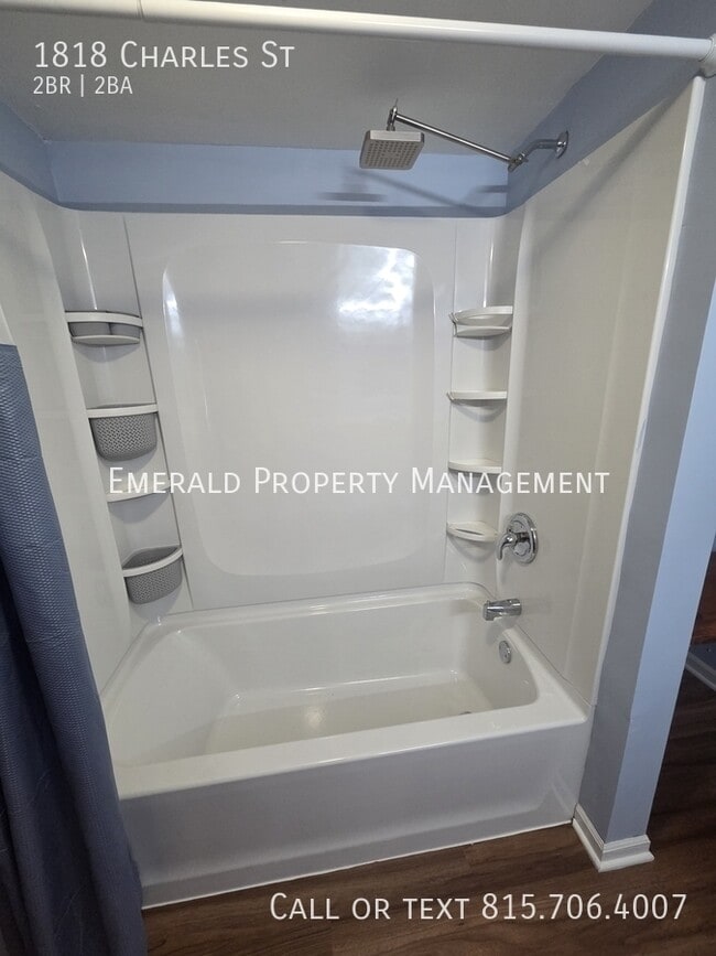 Building Photo - 1818 Charles St