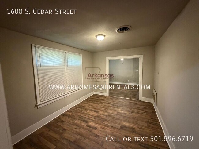 Building Photo - 1608 S Cedar St