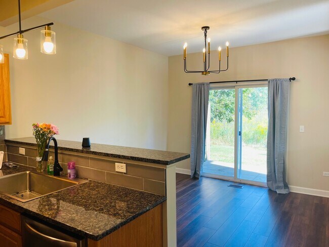 Building Photo - 1665 S Candlestick Way