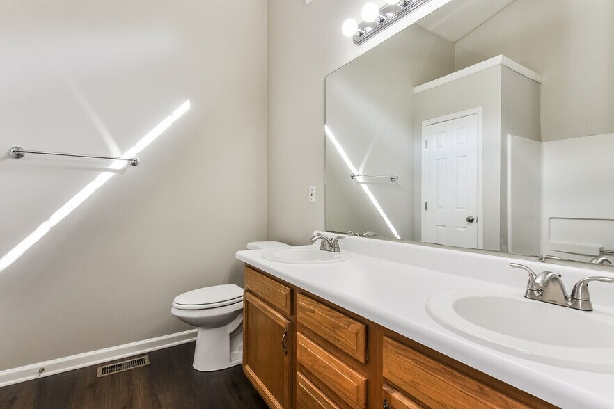 Building Photo - 1501 Poplar Ridge Rd