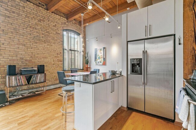 Building Photo - 400 N 1st St