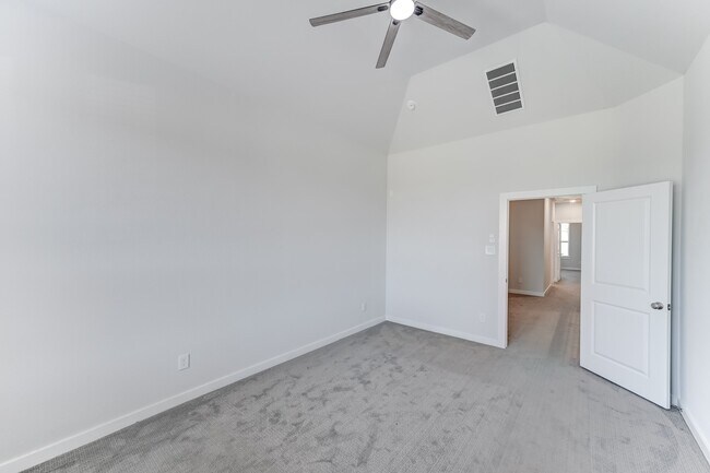 Building Photo - 6570 Scarlet Pond Ln
