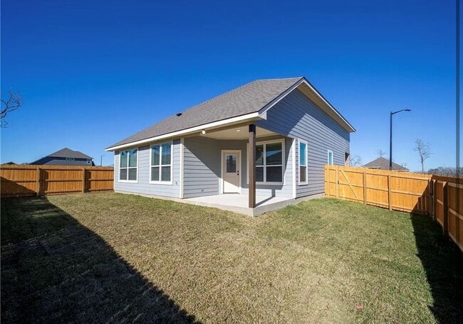 Building Photo - 2 story custom home  Available 9/24/25
