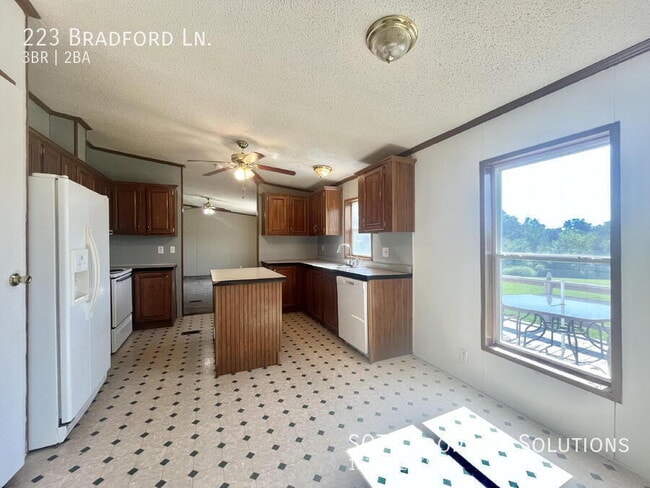 Building Photo - 223 Bradford Ln