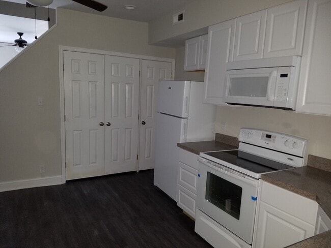 Building Photo - Beautifully Updated Church Hill Row House ...