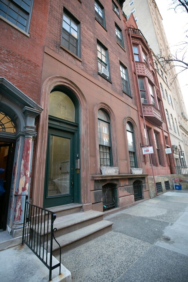 Building Photo - 1826 Spruce St