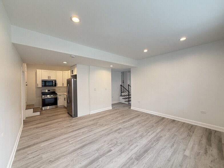 Building Photo - 3759 N Kimball Ave