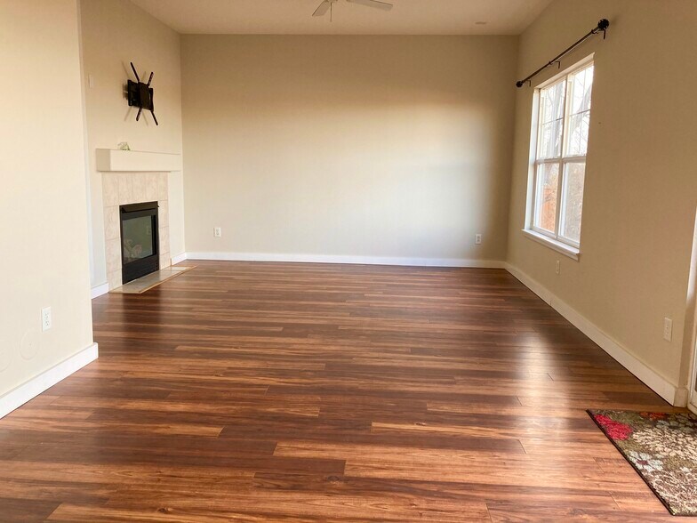 Family Room - 15949 Longford Dr