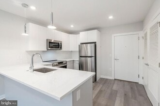 Building Photo - 3449 Scotts Ln