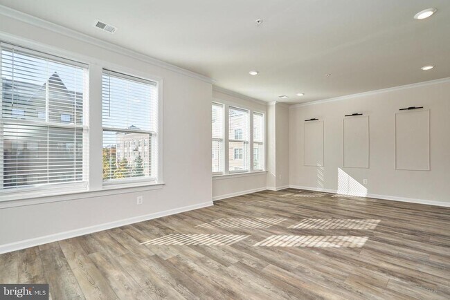 Building Photo - 45116 Kincora Dr