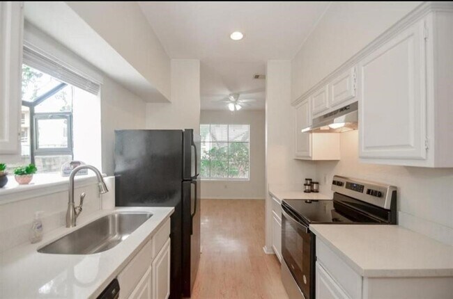 Building Photo - 1103 Dulles Ave