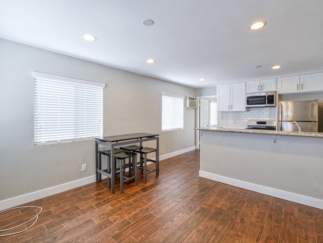 Building Photo - 603 Foxhaven Plz