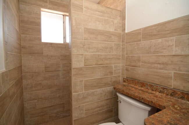 Building Photo - Charming 3 Bedroom 2 Bath House! Great Nor...