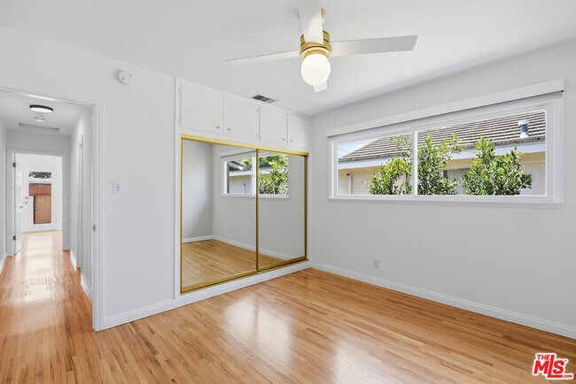 Building Photo - 7424 W 81st St