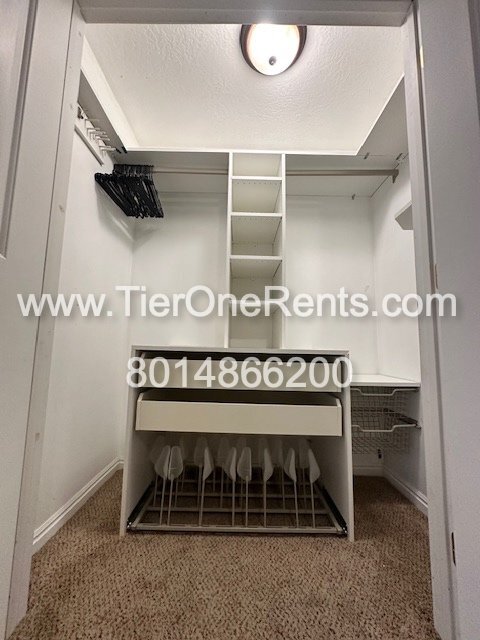 Building Photo - This property offers a NO DEPOSIT option available for qualified renters!