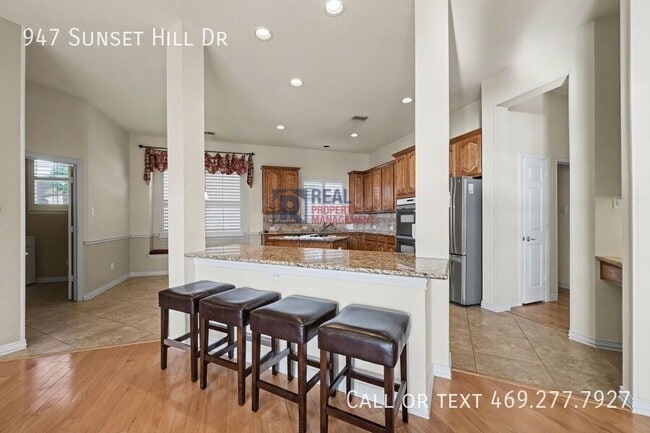 Building Photo - 947 Sunset Hill Dr