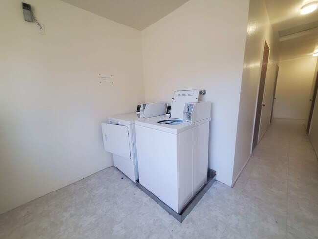 Building Photo - 207 Kent Ave