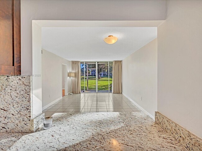 Building Photo - 9451 Evergreen Pl