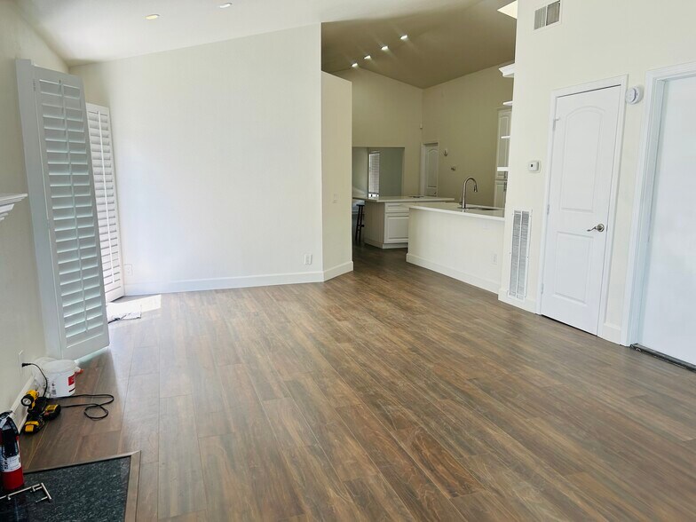 Building Photo - 2034 Riverbirch Dr