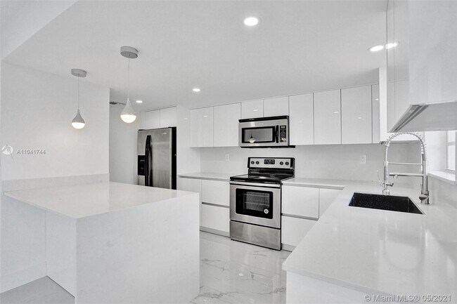 Building Photo - 606 NW 107th Ave