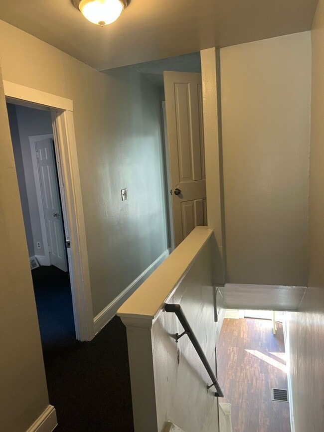 Building Photo - Lancaster City Large 4 bedroom