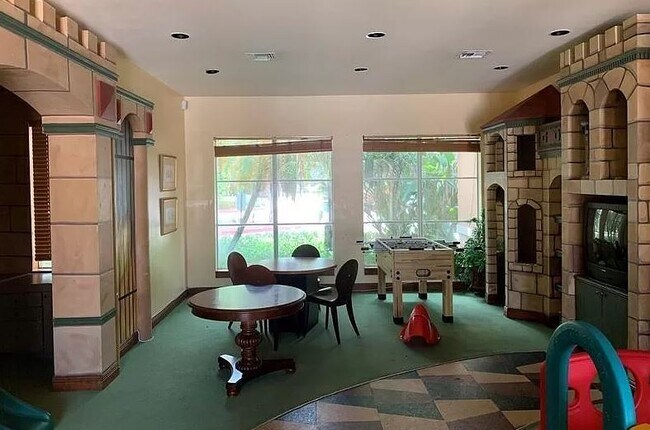 Building Photo - 4816 N State Road 7