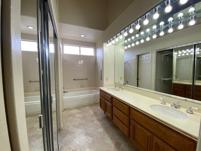 Building Photo - 2bd/2bth within the Ocean Hills Country Club!