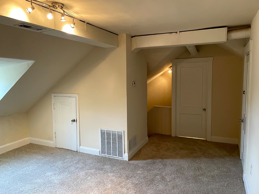 Building Photo - 2618 Eden Ave
