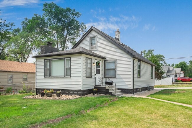 Primary Photo - 1725 E Washington St