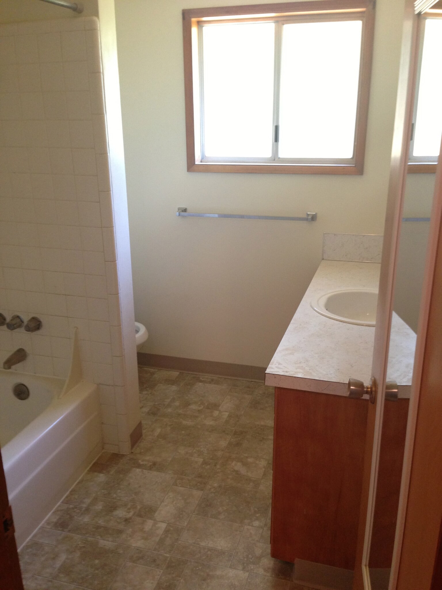 Building Photo - 820 NE Woodcrest Ave