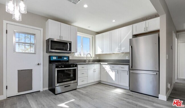Building Photo - 9217 Langdon Ave